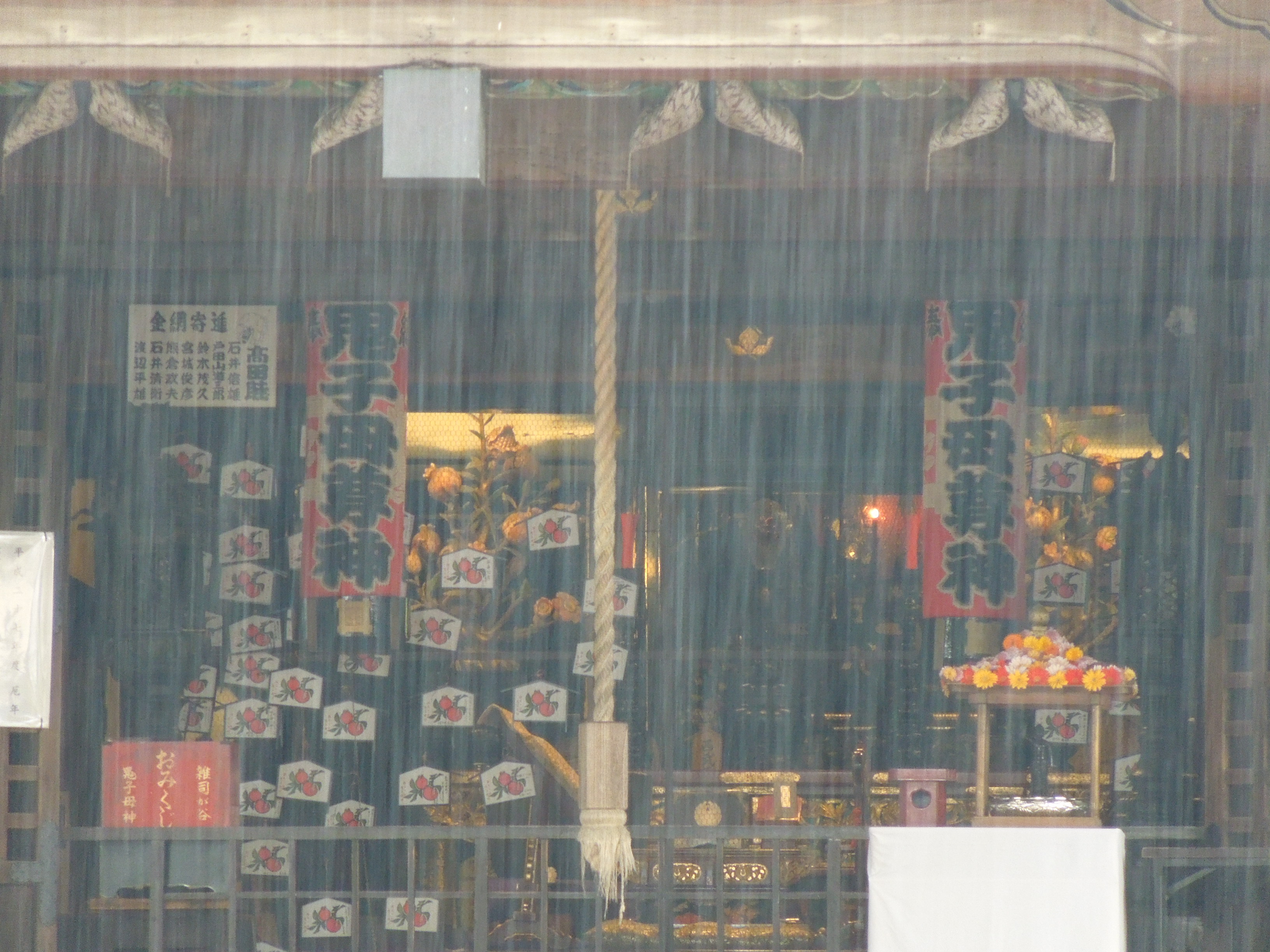 花まつりに甘露の雨