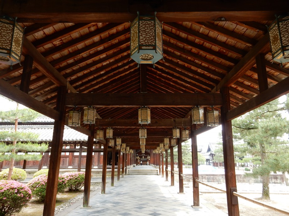 萬福寺の回廊の灯籠