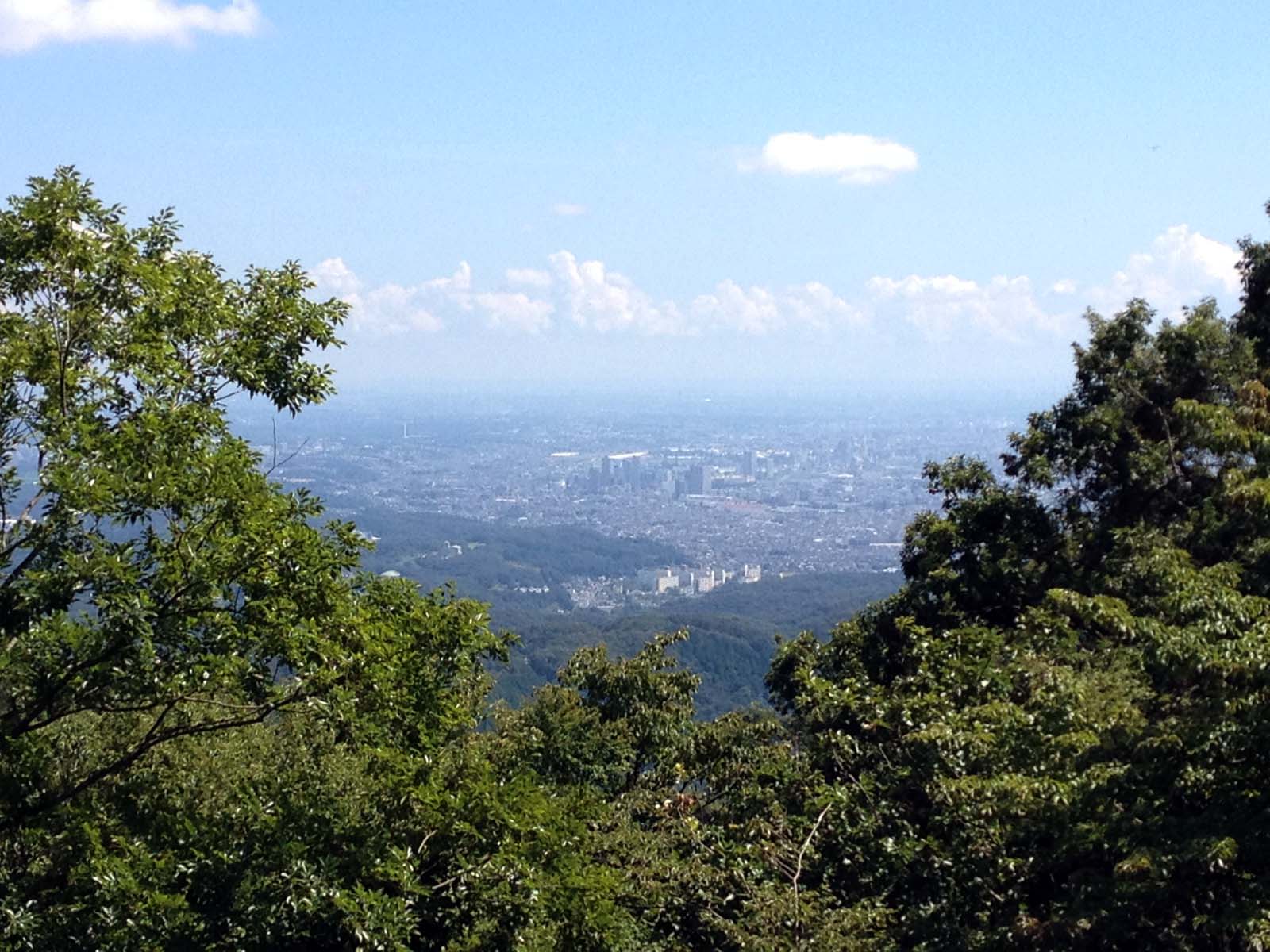 長月の高尾山、天狗がいる青空