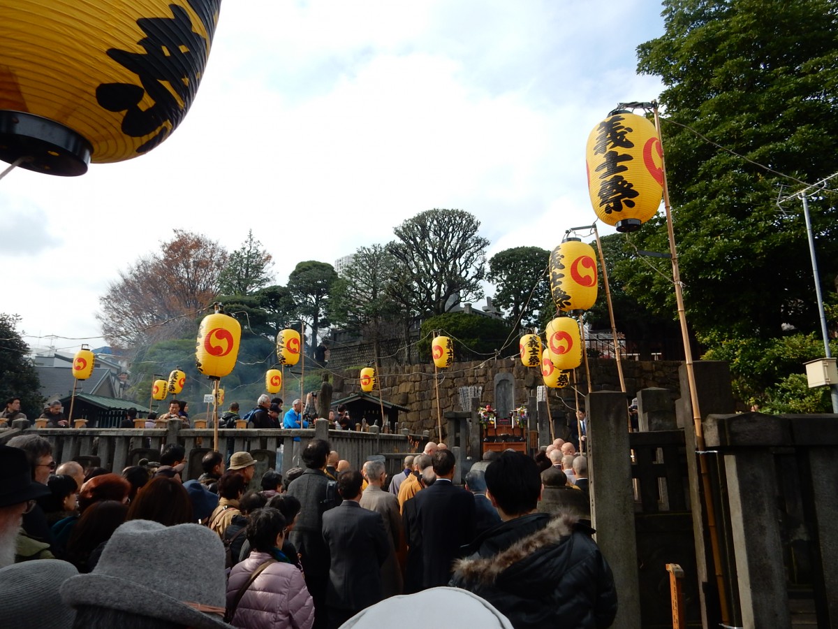 義士祭の人の波