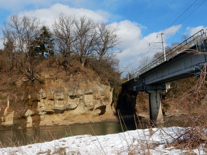 埋もれた史跡｜梁川岩地蔵