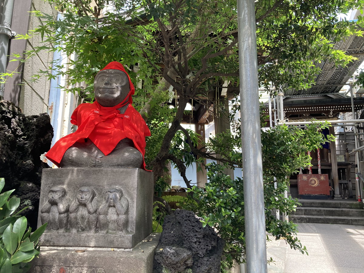 巣鴨庚申塚のおさるさん、にっこり